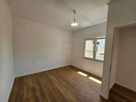 Tirane, shitet apartament 1+1 Kati 4, 41 m² 118.000 € (PAZARI RI,SHKOLLA E KUQE)