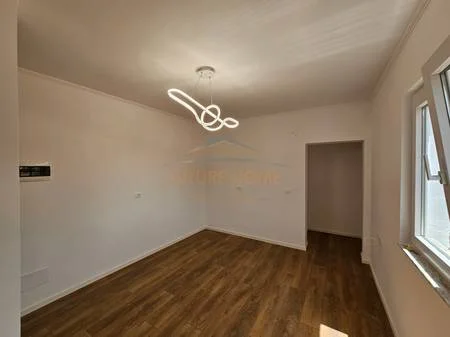 Tirane, shitet apartament 1+1 Kati 4, 41 m² 118.000 € (PAZARI RI,SHKOLLA E KUQE)