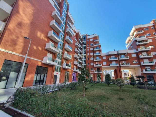 Tirane, jepet me qera apartament 1+1 Kati 5, 75 m² 450 Euro (Green City)