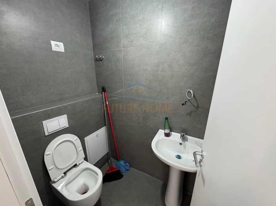 Tirane, jepet me qera ambjent biznesi Kati 0, 27 m² 520 € 