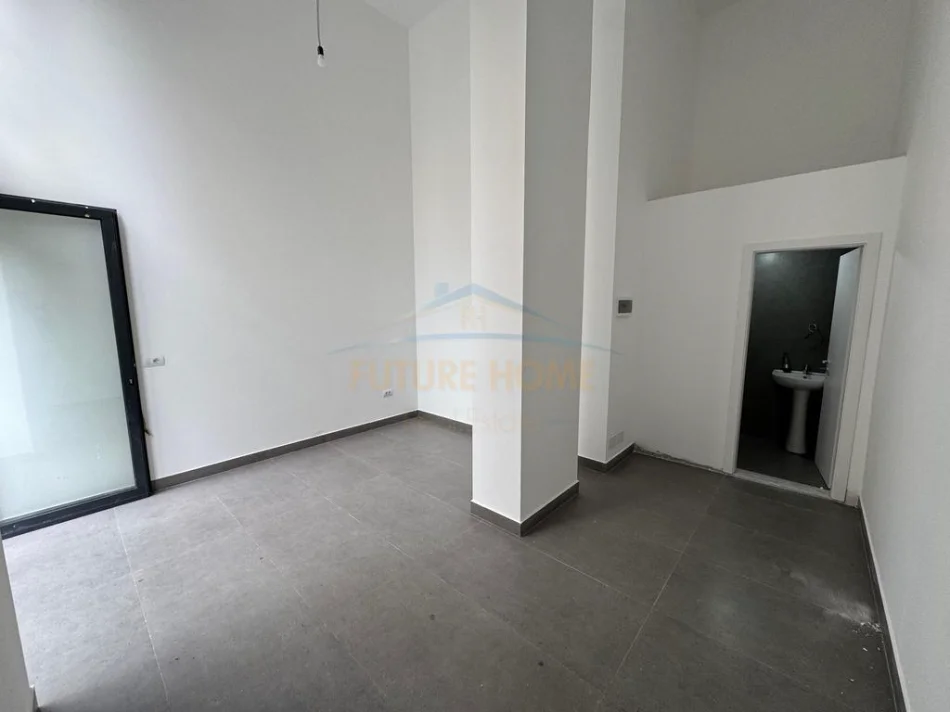 Tirane, jepet me qera ambjent biznesi Kati 0, 27 m² 520 € 