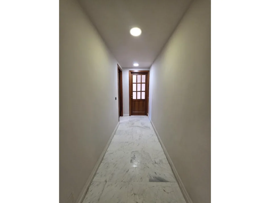 Tirane, jepet me qera ambjent biznesi Kati 7, 130 m² 1.930 € 