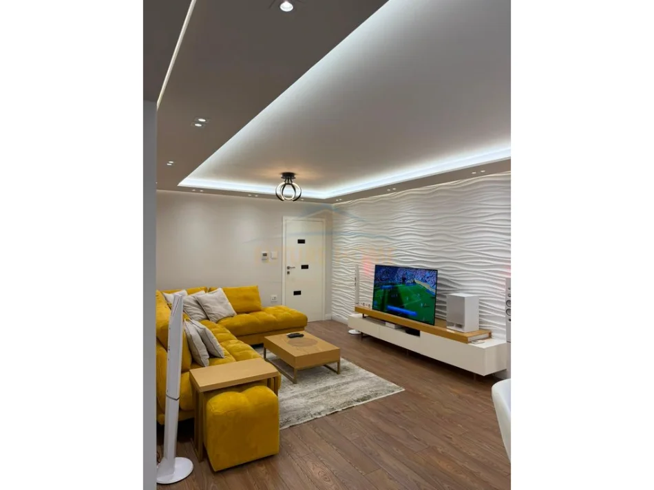 Tirane, shitet apartament 2+1 Kati 2, 106 m² 255.000 € (Laprake)