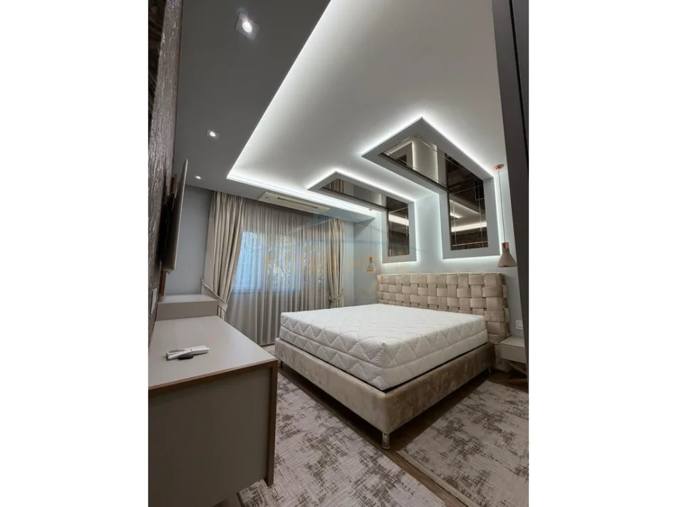 Tirane, shitet apartament 2+1 Kati 2, 106 m² 255.000 € (Laprake)