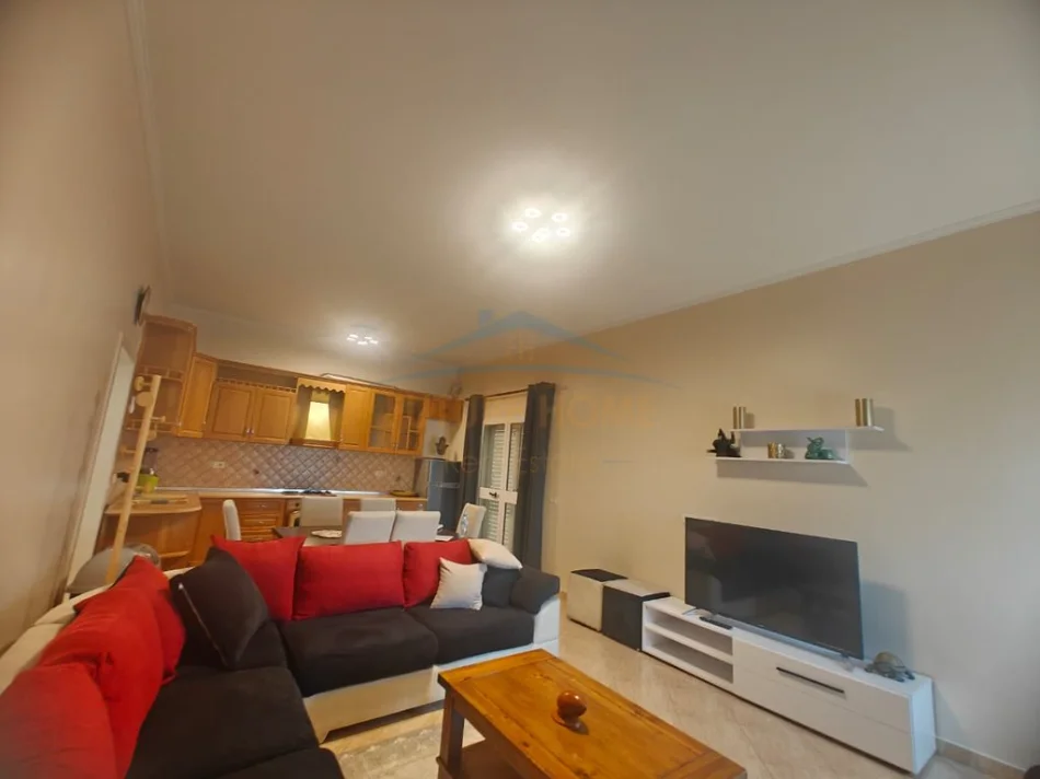 Tirane, jepet me qera apartament 2+1+Ballkon Kati 2, 120 m² 600 € (Allias)