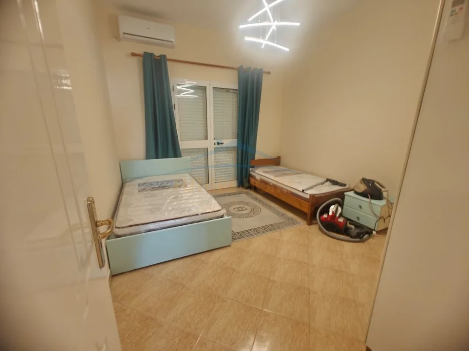 Tirane, jepet me qera apartament 2+1+Ballkon Kati 2, 120 m² 600 € (Allias)