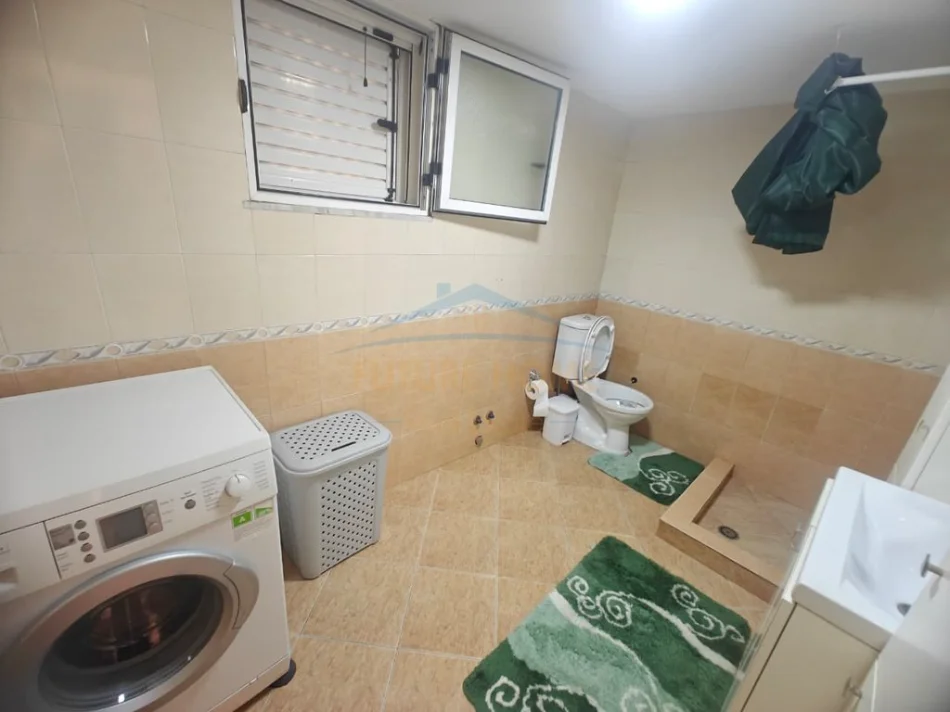 Tirane, jepet me qera apartament 2+1+Ballkon Kati 2, 120 m² 600 € (Allias)