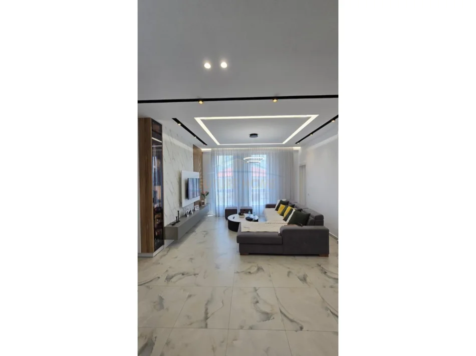 Tirane, shitet apartament 2+1+Ballkon Kati 2, 109 m² 260.000 € (Sauk)
