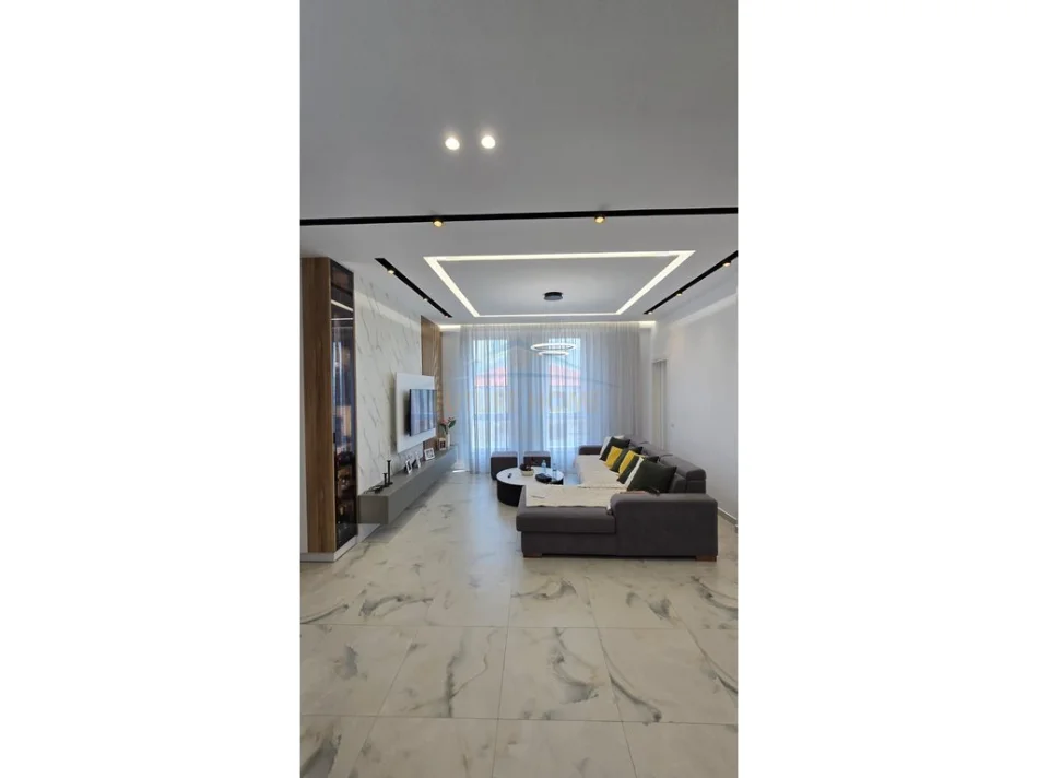 Tirane, shitet apartament 2+1 Kati 2, 109 m² 260.000 € (Sauk)