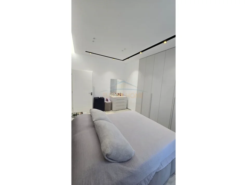 Tirane, shitet apartament 2+1 Kati 2, 109 m² 260.000 € (Sauk)