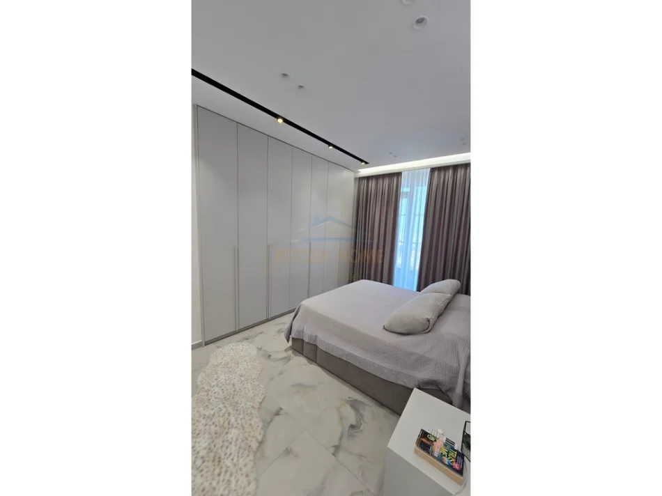SHITET APARTAMENT 2+1+GARAZH NE SAUK