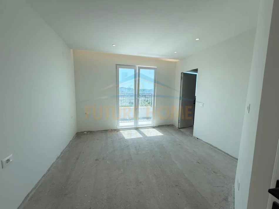 Tirane, shitet apartament 3+1+Ballkon Kati 6, 275 m² 375.000 € (Farke)