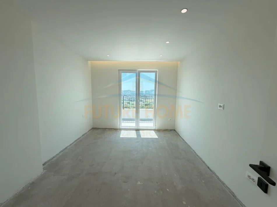 Tirane, shitet apartament 3+1+Ballkon Kati 6, 275 m² 375.000 € (Farke)
