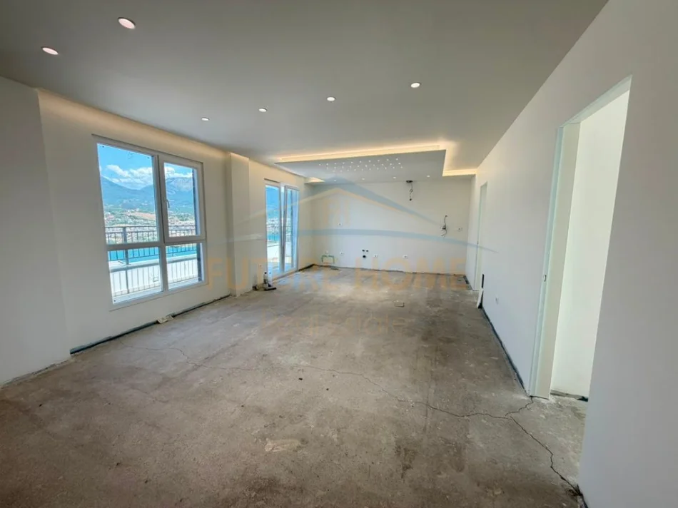 Tirane, shitet apartament 3+1+Ballkon Kati 6, 275 m² 375.000 € (Farke)