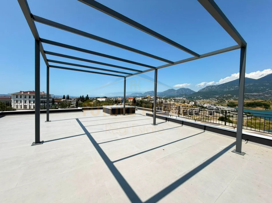 Tirane, shitet apartament 3+1+Ballkon Kati 6, 275 m² 375.000 € (Farke)