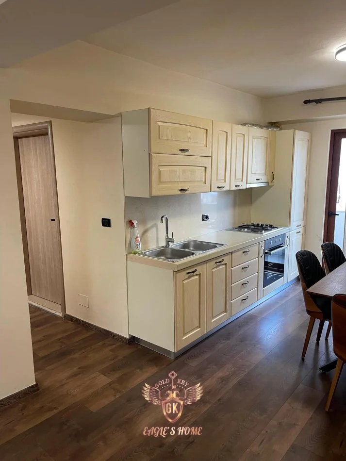 Durres, jepet me qera apartament 3+1+Ballkon Kati 1, (Flagship Center,Lagja 4)