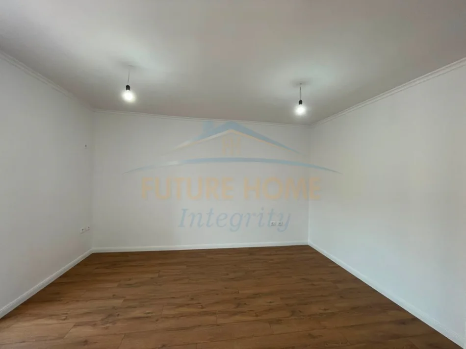 Tirane, shitet apartament 1+1 Kati 3, 60 m² 160.000 € (Shkolla e Kuqe)