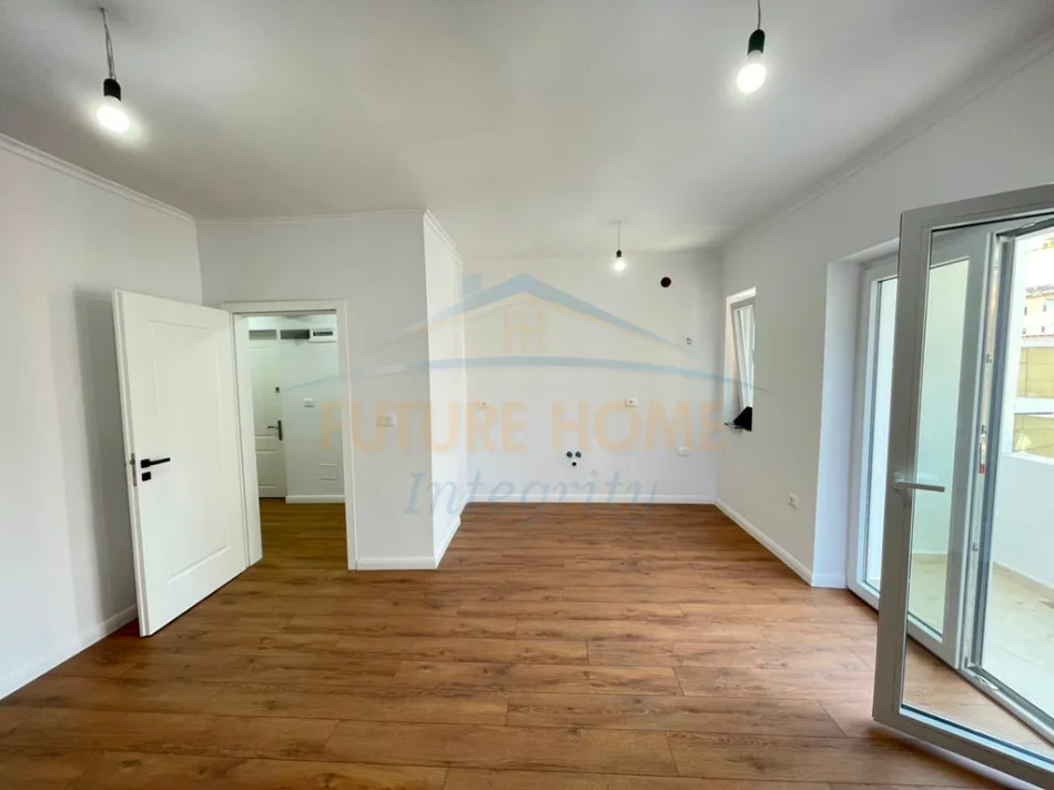 Tirane, shitet apartament 1+1, Kati 3, 60 m² (Shkolla e Kuqe)   16,000,000 Lekë