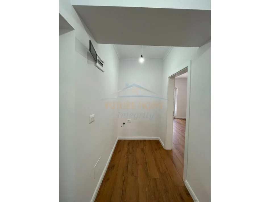 Tirane, shitet apartament 1+1 Kati 3, 60 m² 160.000 € (Pazari i Ri, Shkolla e Kuqe)