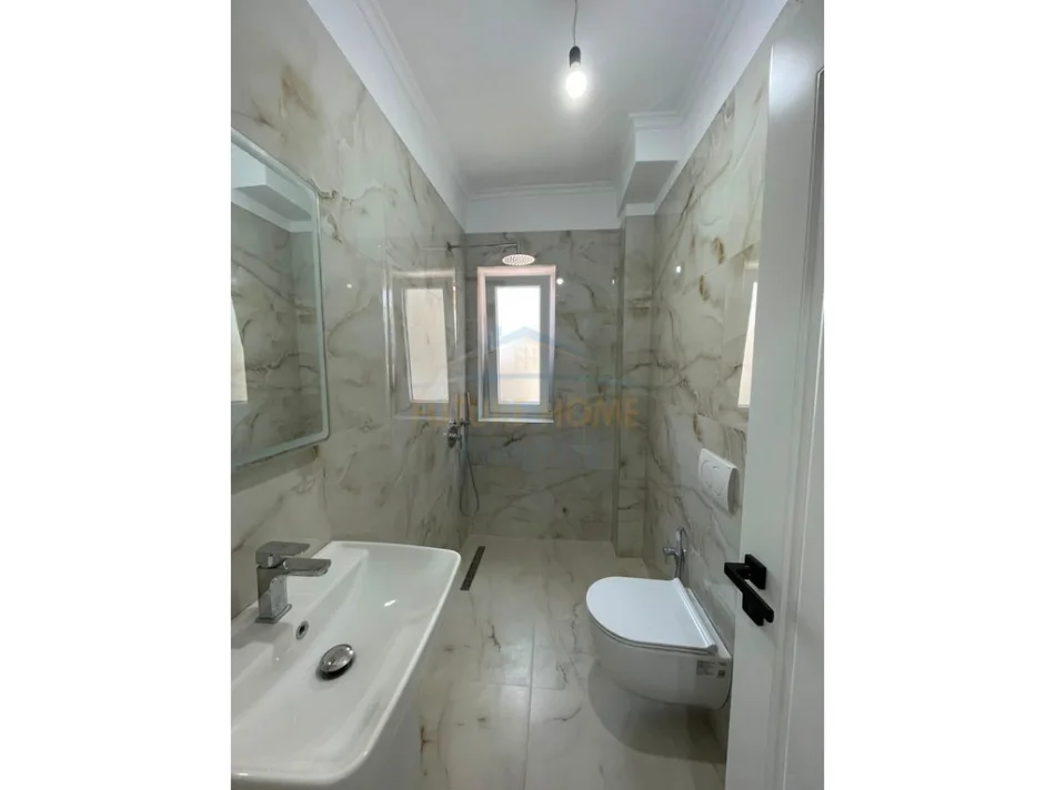 Tirane, shitet apartament 1+1 Kati 3, 60 m² 160.000 € (Shkolla e Kuqe)