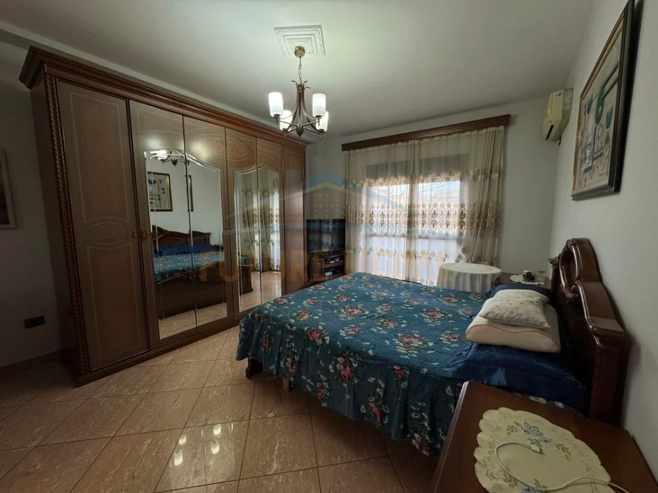 Tirane, jepet me qera apartament 2+1+Ballkon Kati 8, 150 m² 900 € (Myslym Shyri)