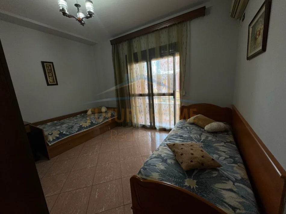Tirane, jepet me qera apartament 2+1+Ballkon Kati 8, 150 m² 900 € (Myslym Shyri)