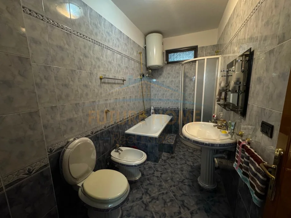 Tirane, jepet me qera apartament 2+1+Ballkon Kati 8, 150 m² 900 € (Myslym Shyri)