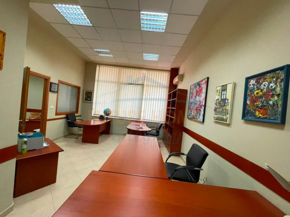 Qera, Ambient Biznesi, Myslym Shyri, Tiranë. 0696069906