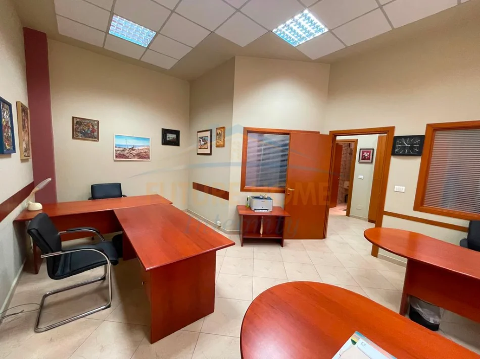 Qera, Ambient Biznesi, Myslym Shyri, Tiranë. 0696069906
