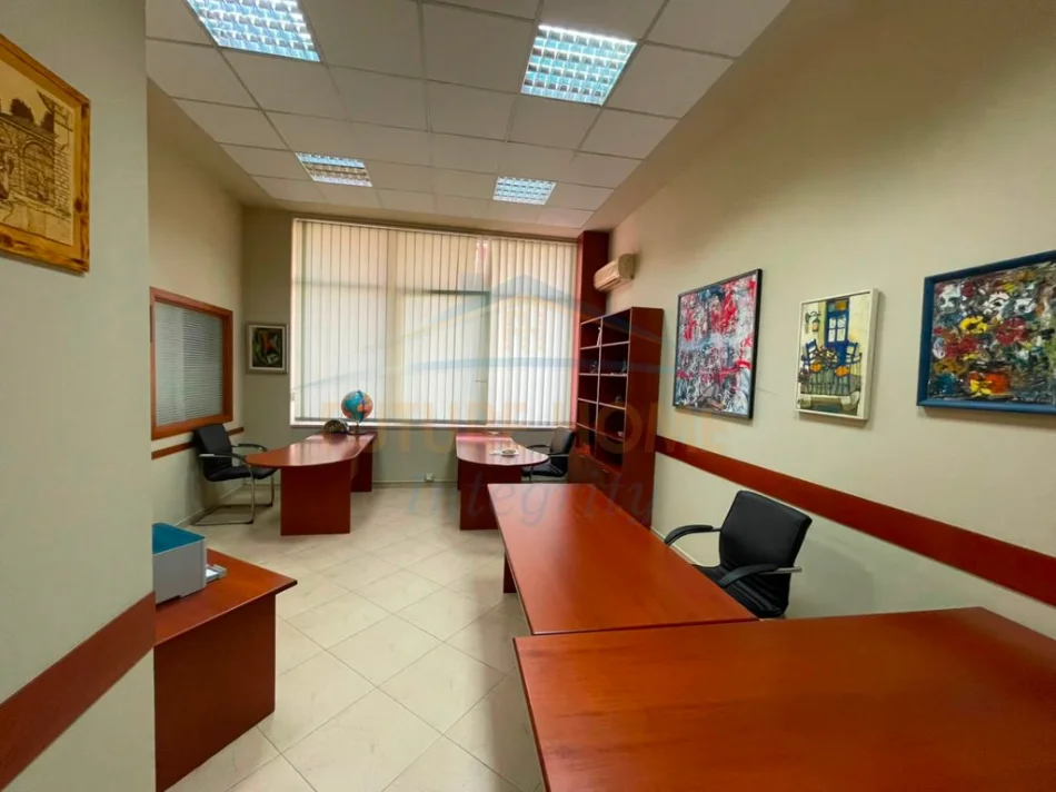 Qera, Ambient Biznesi, Myslym Shyri, Tiranë. 0696069906