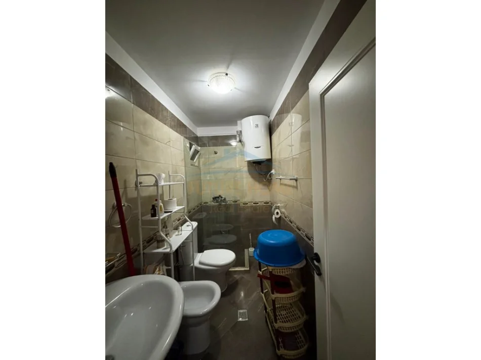 Tirane, jepet me qera apartament 1+1+Ballkon Kati 2, 75 m² 750 € (Qender)