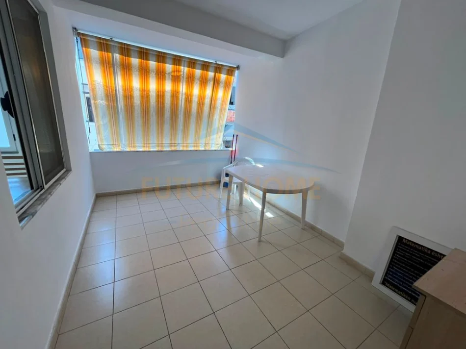 Durres, shitet apartament 2+1 Kati 3, 92 m² 120.000 € (Prane Kopeshtit Ivina, Rruga Maliq Muco)