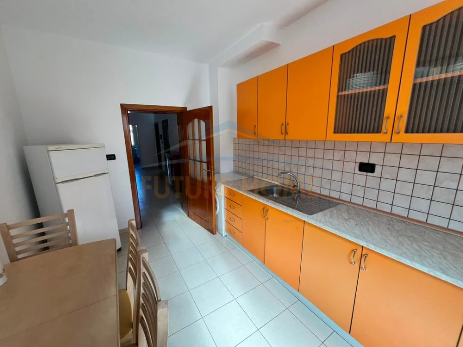 Durres, shitet apartament 2+1 Kati 3, 92 m² 120.000 € (Prane Kopeshtit Ivina, Rruga Maliq Muco)