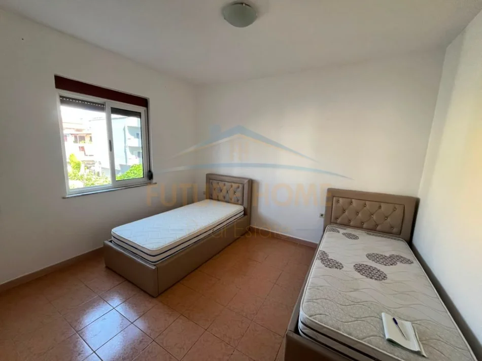 Durres, shitet apartament 2+1 Kati 3, 92 m² 120.000 € (Prane Kopeshtit Ivina, Rruga Maliq Muco)