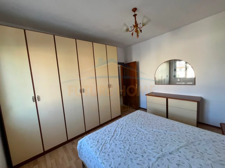 Durres, shitet apartament 2+1 Kati 3, 92 m² 120.000 € (Prane Kopeshtit Ivina, Rruga Maliq Muco)