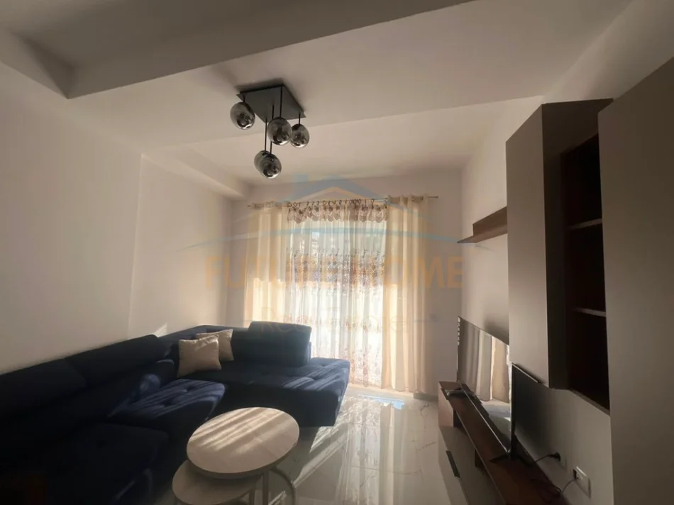 Tirane, jepet me qera apartament 2+1 Kati 2, 107 m² 750 € 