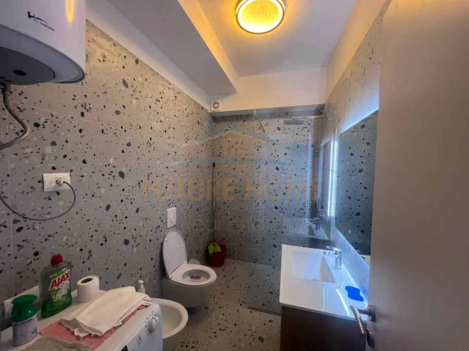 Tirane, jepet me qera apartament 2+1 Kati 2, 107 m² 750 € 