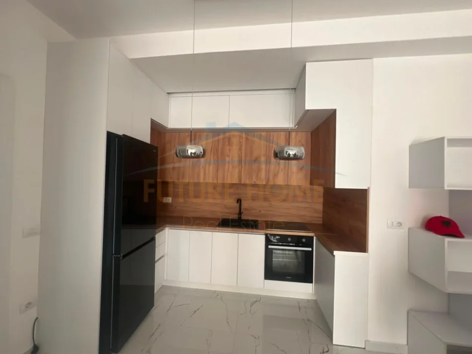 Tirane, jepet me qera apartament 2+1 Kati 2, 107 m² 750 € 