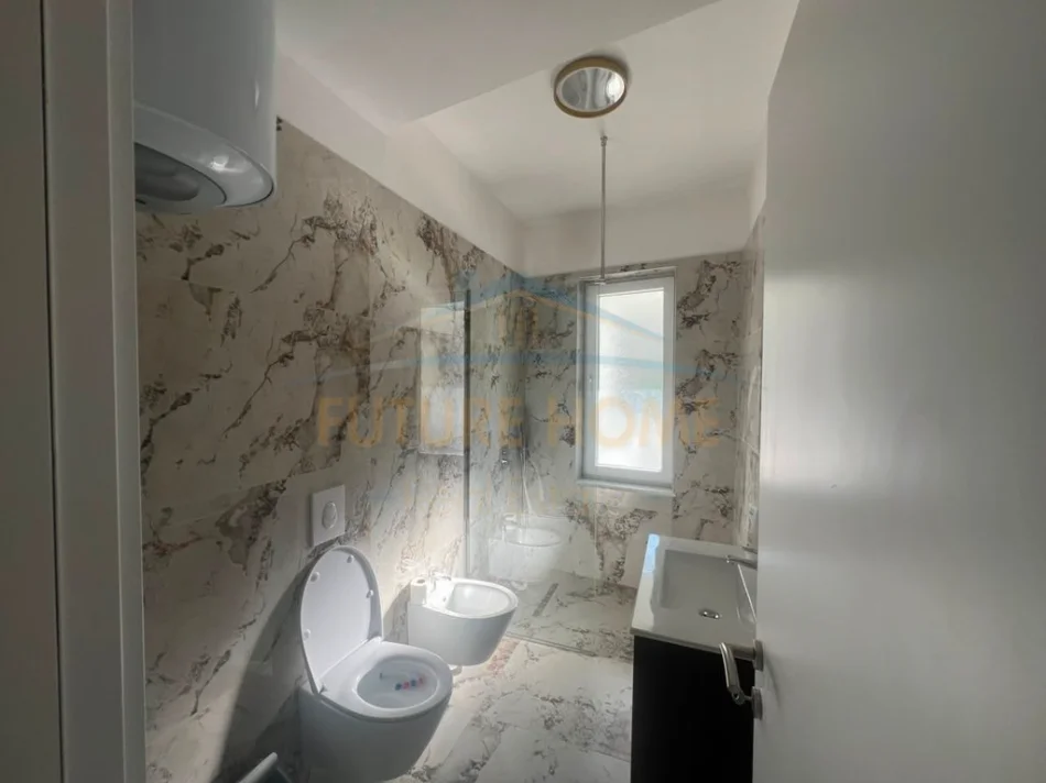 Tirane, jepet me qera apartament 2+1 Kati 2, 107 m² 750 € 