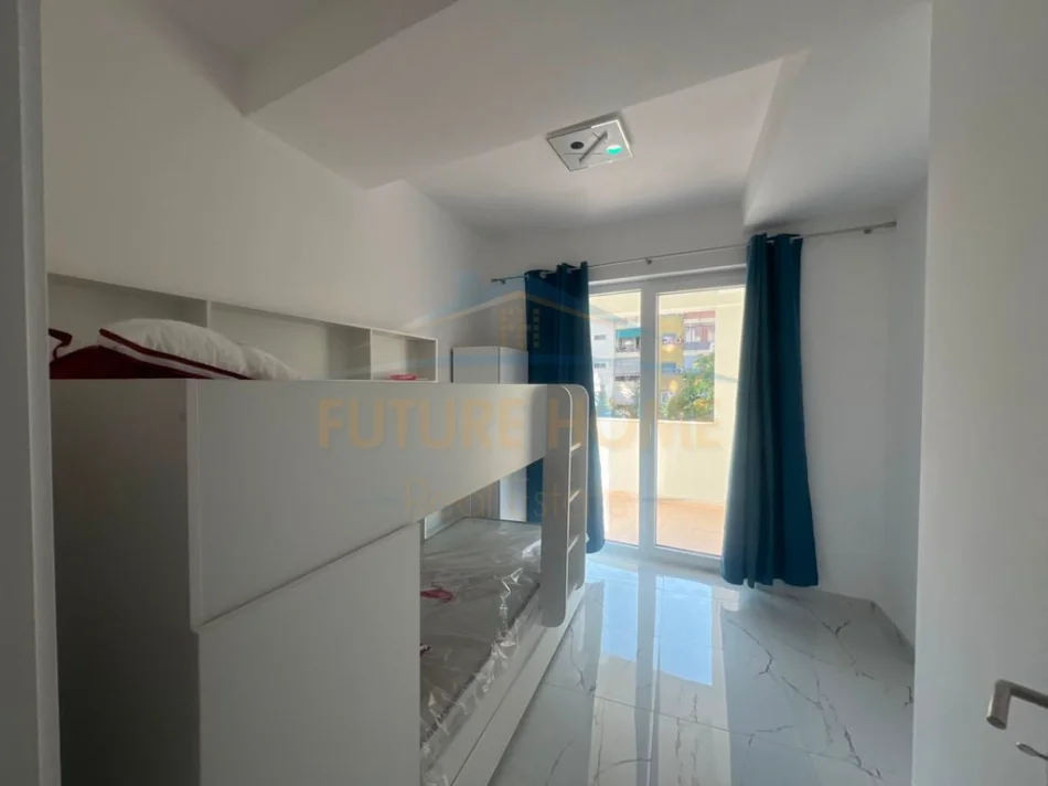 Tirane, jepet me qera apartament 2+1 Kati 2, 107 m² 750 € 