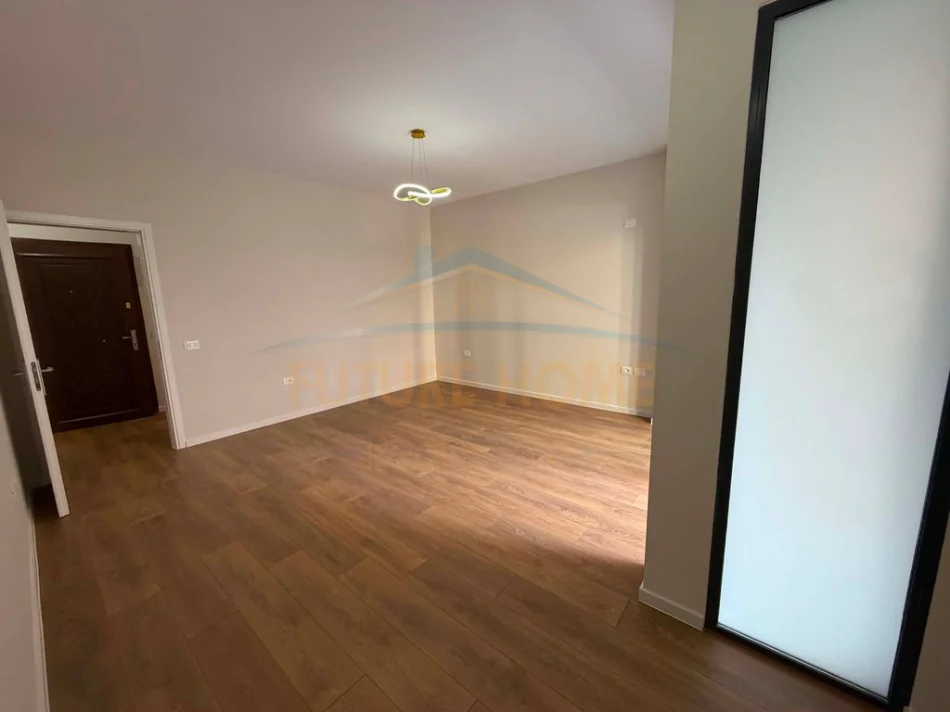Tirane, shitet apartament 1+1+Ballkon Kati 1, 67 m² 112.000 € (UNAZA E RE)