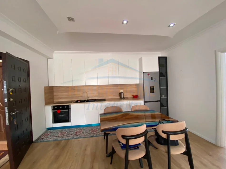 Tirane, shitet apartament 2+1 Kati 3, 96 m² 130.000 € (FRESKU)