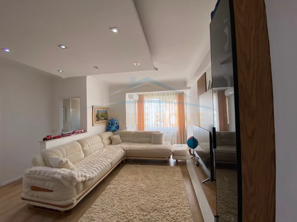 Tirane, shitet apartament 2+1 Kati 3, 96 m² 130.000 € (FRESKU)