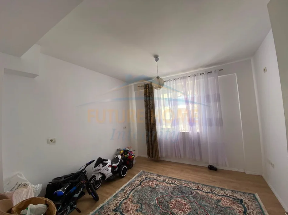 Shitet, Apartament 2+1, Fresku, Tiranë. 0696069906