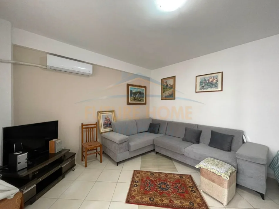Tirane, jepet me qera apartament 2+1+Ballkon Kati 2, 92 m² 700 € (KOMPLEKSI HALILI)
