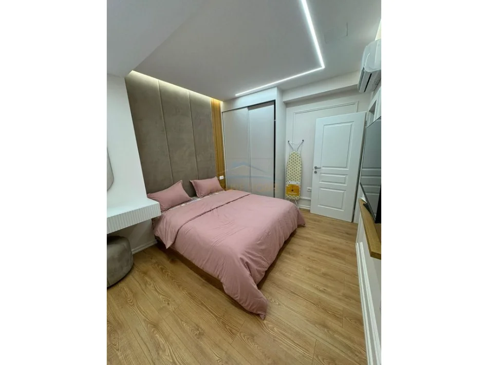 Tirane, jepet me qera apartament 1+1 Kati 0, 54 m² 600 € (Irfan Tomini)