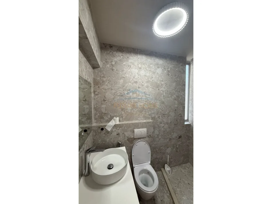 Tirane, jepet me qera apartament 1+1 Kati 2, 50 m² 600 € (Ali Demi)
