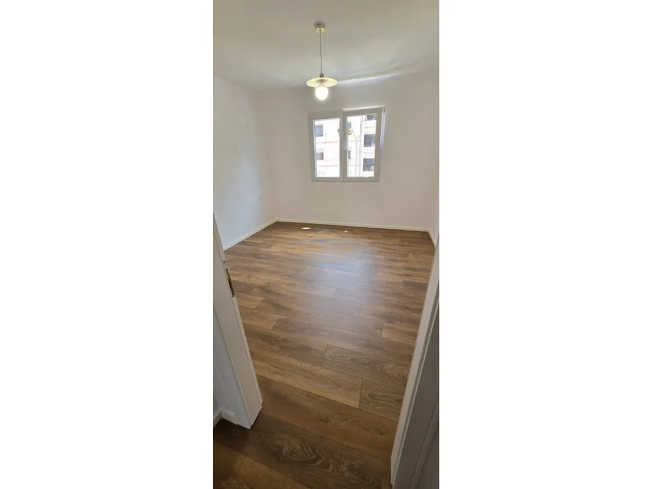 Tirane, shitet apartament 1+1 Kati 3, 59 m² 140.000 € (Rruga e Kavajes)