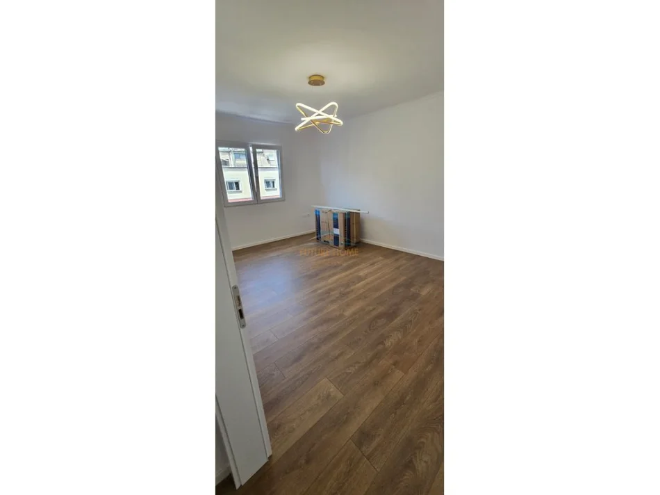 Tirane, shitet apartament 1+1 Kati 3, 59 m² 140.000 € (Rruga e Kavajes)