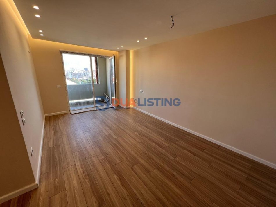 Tirane, shitet apartament 2+1+Ballkon Kati 3, 90 m² 165.000 € (Rruga e Kavajes)